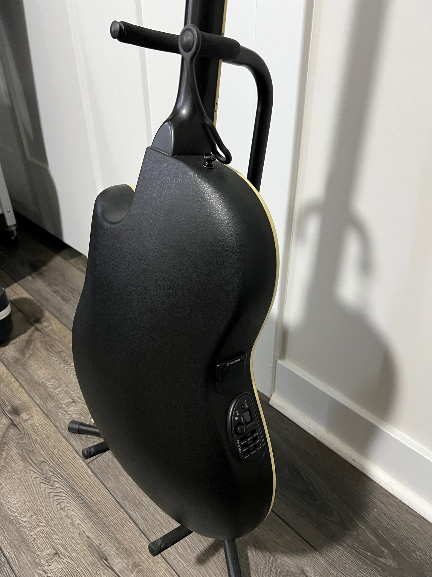 Ovation Celebrity 6 string GC057