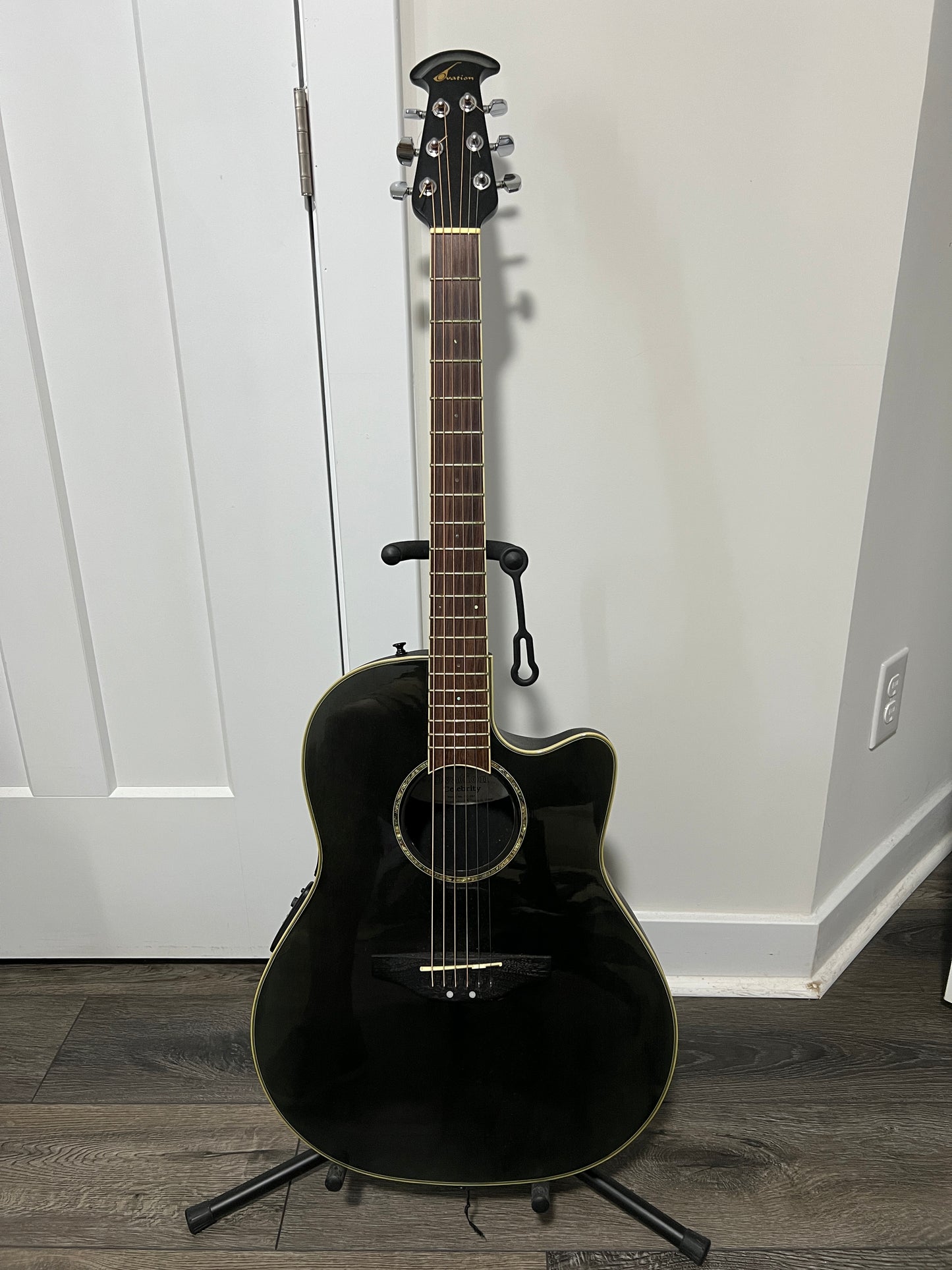 Ovation Celebrity 6 string GC057